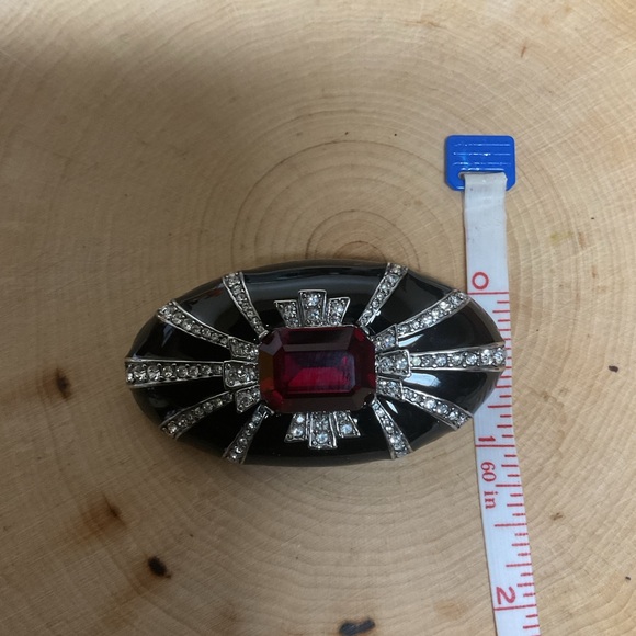 Ciner Vintage Elegant Black Enamel and Silver Toned Brooch. - Picture 2 of 6